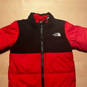 North Face 18-24 mos coat. Excellent condition!